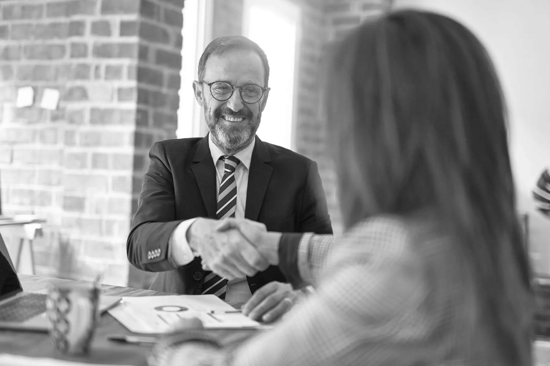 Centurion Personalberatung für Spezialisten und Führungskräfte - Infos für Unternehmen Centurion Personalberatung für Spezialisten und Führungskräfte - Zwei Personen sind sich einig